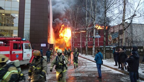 На месте пожара в Выборгском районе Санкт-Петербурга. 26 января 2017