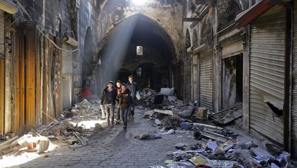 Сирийские дети на разрушенной улице Алеппо. Архивное фото