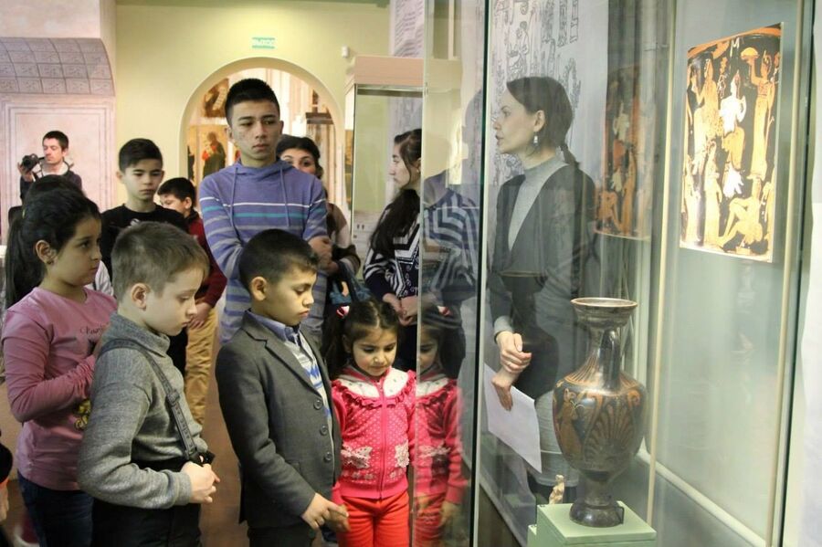 Дети на экскурсии в Музее истории религии