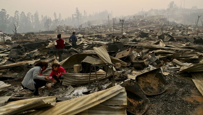 Лесные пожары полностью уничтожили город Санта-Ольга в чилийском регионе Мауле, 26 января 2017