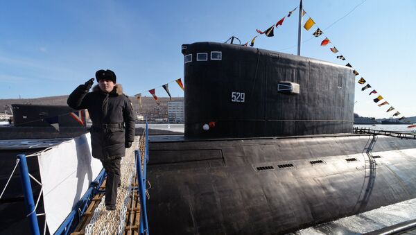 Дизельная подводная лодка Комсомольск-на-Амуре проекта 877 Палтус во время торжественной церемонии ввода в боевой строй Тихоокеанского флота после ремонта и модернизации