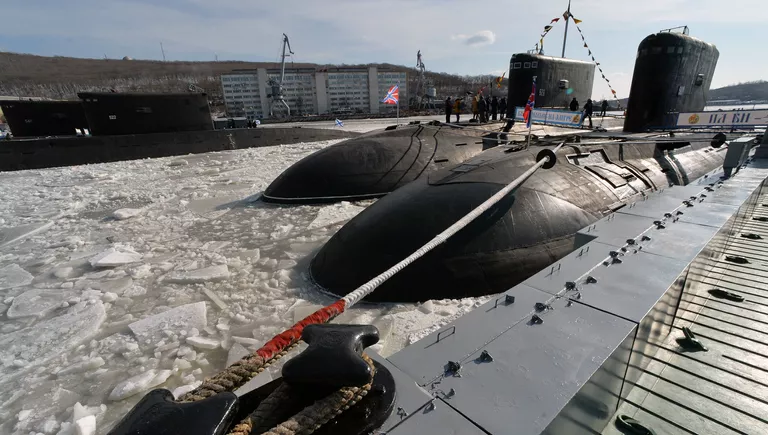 Дизельная подводная лодка Комсомольск-на-Амуре проекта 877 Палтус во время торжественной церемонии ввода в боевой строй Тихоокеанского флота после ремонта и модернизации Дизельная подводная лодка Комсомольск-на-Амуре проекта 877 Палтус во время торжественной церемонии ввода в боевой строй Тихоокеанского флота после ремонта и модернизации