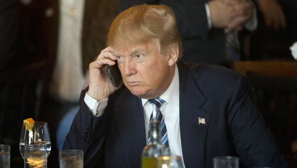Дональд Трамп во время телефонного разговора. Архивное фото