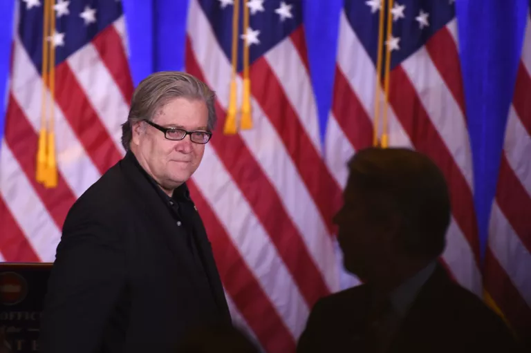 Советник президента США Дональда Трампа Стивен Бэннон после пресс-конференции. 11 января 2017 года Советник президента США Дональда Трампа Стивен Бэннон после пресс-конференции. 11 января 2017 года