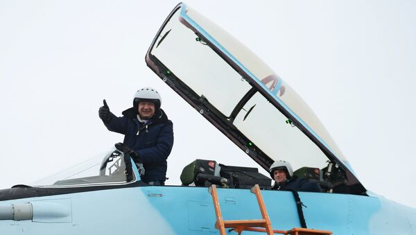 Летчик-испытатель Михаил Беляев после летной демонстрации авиационного комплекса МиГ-35 на презентации в Московской области