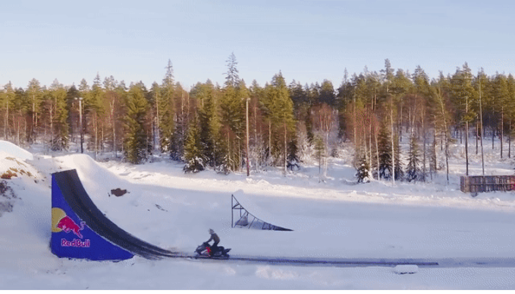 Шведский спортсмен первым в мире сделал двойное обратное сальто на снегоходе