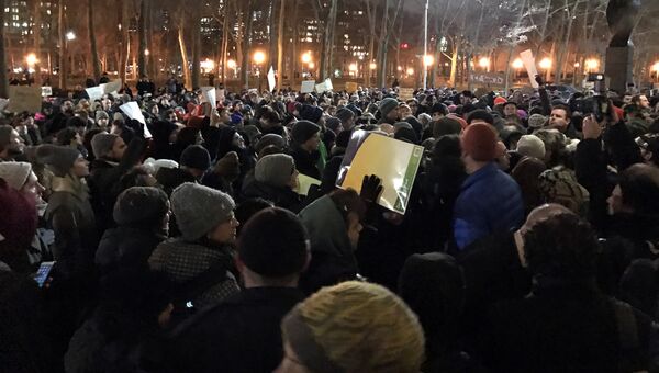 Демонстрация в Бруклине против запрета Трампа на въезд мусульман. 28 января 2017 год