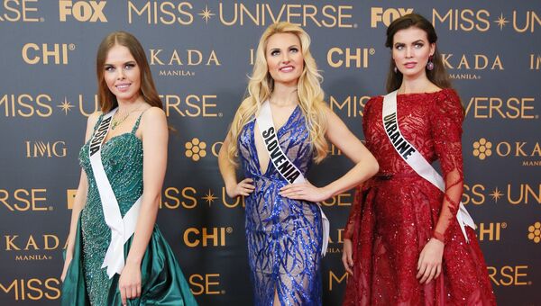 На красной ковровой дорожке Мисс Россия, Мисс Словения, Мисс Украина