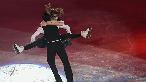 Анна Каппелини и Лука Ланотте (Италия) во время показательных выступлений на чемпионате Европы по фигурному катанию в Остраве