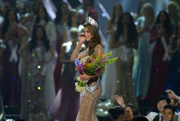 Победительница конкурса Мисс Вселенная француженка Ирис Миттенар. 30 января 2017 год