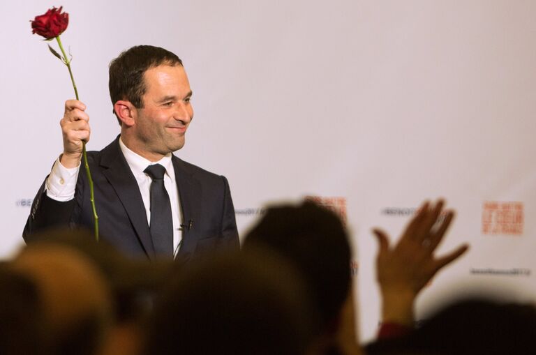 Кандидат в президенты от Социалистической партии Франции Бенуа Амон после объявления результатов второго тура праймериз в Париже