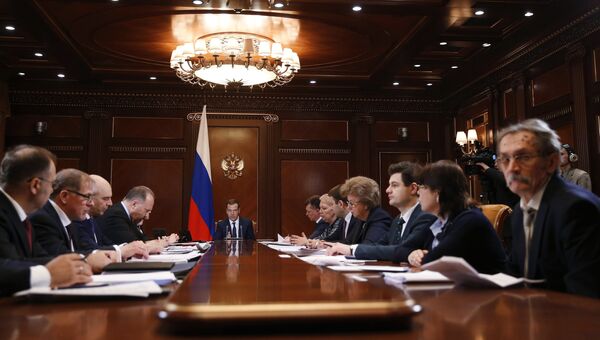 Премьер-министр РФ Дмитрий Медведев на совещании по созданию условия для повышения рождаемости в РФ. 30 января 2017