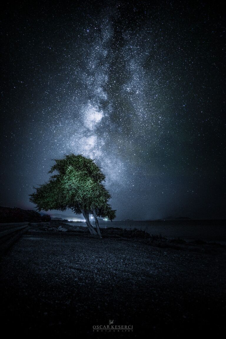 Работа фотографа Oscar Keserci Galactic tree, Родос, Греция