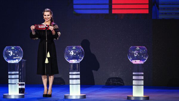 Ведущая на церемонии жеребьевки международного конкурса Евровидение-2017 в Киеве. Архивное фото