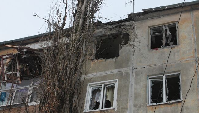 Ситуация после обстрелов в Донбассе. Архивное фото.