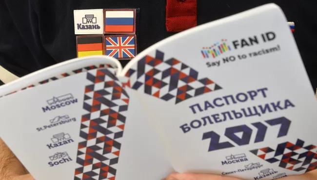 Выдача первых паспортов болельщиков Кубка конфедераций 2017 в Казани. Архивное фото