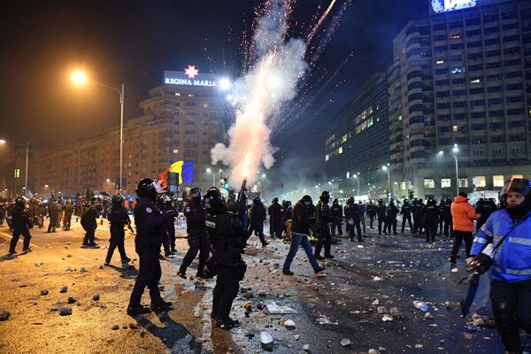Полиция Румынии применила слезоточивый газ во время акции протеста