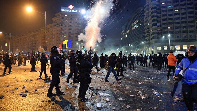Полиция Румынии применила слезоточивый газ во время акции протеста