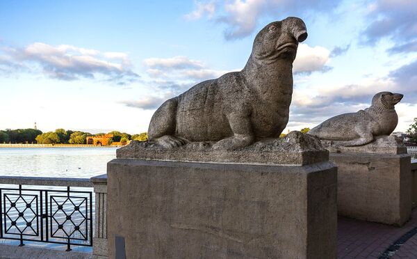 Фрагмент архитектурной группы Морские звери скульптора Германа Тиле в Калининграде