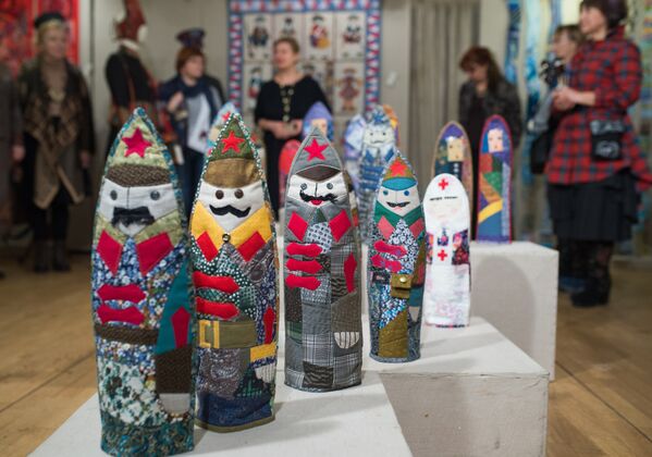 Коллективный проект Солдаты - работы участников студии лоскутного шитья Красный сарафан на открывшейся выставке Аты-баты