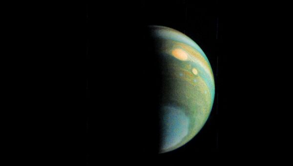 Туман на полюсе Юпитера, снятый камерой зонда Juno