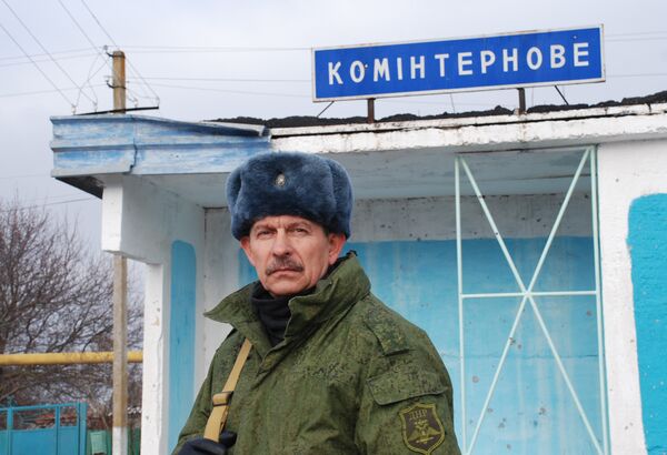 Боец народной милиции ДНР в селе Коминтерново Донецкой области