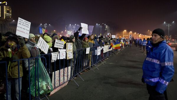 Участники антиправительственного протеста в Бухаресте
