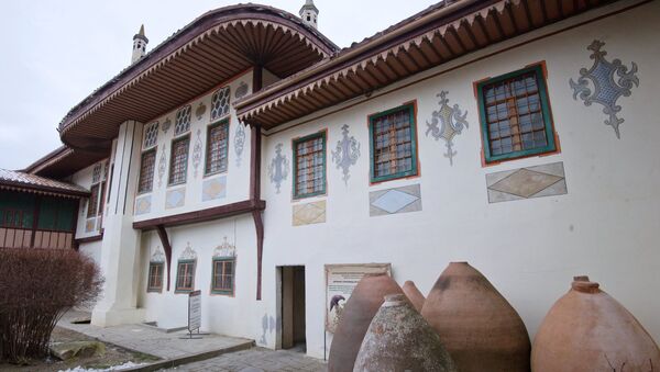 На территории Ханского дворца во время реставрационных работ в рамках подготовки к 100-летию музейного комплекса Ханского дворца в Бахчисарае