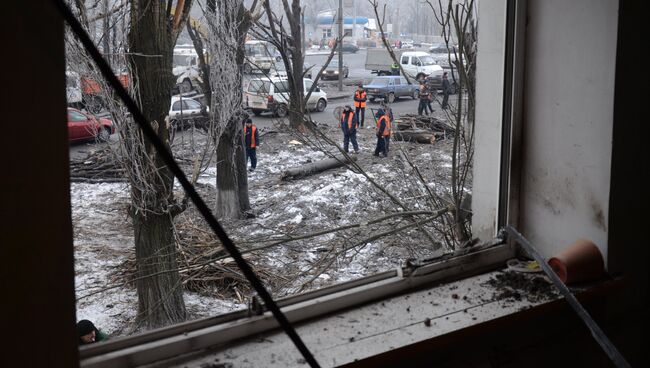 Последствия ночного обстрела в Калининском районе Донецка