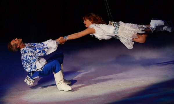 Олимпийские чемпионы в танцах на льду Наталья Бестемьянова и Андрей Букин в ледовом шоу Птица счастья