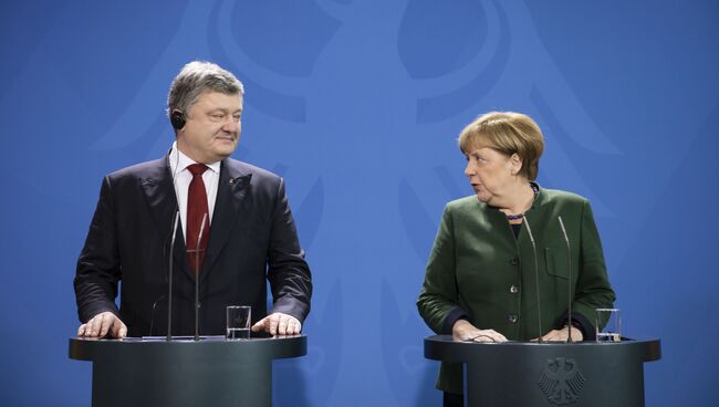 Президент Украины Петр Порошенко и канцлер ФРГ Ангела Меркель. Архивное фото