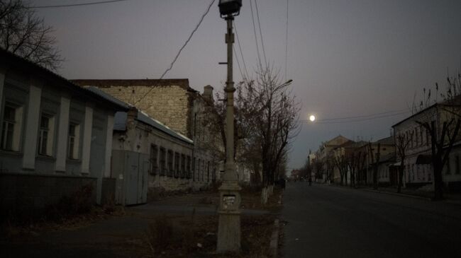 Вид на одну из улиц в Луганске. Архивное фото