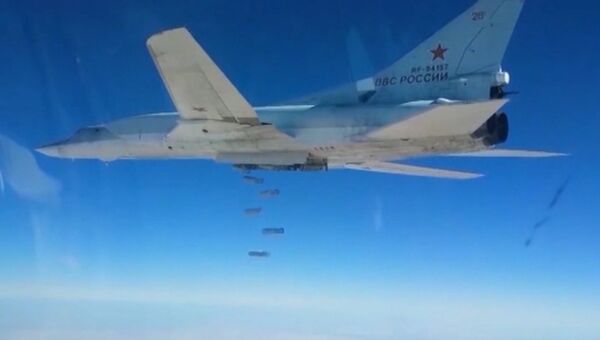 Бомбардировщики Ту-22М3 ВКС РФ уничтожили склады ИГ в провинции Дейр-эз-Зор