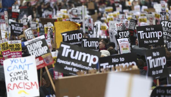 Акция протеста в Лондоне против решения президента США Дональда Трампа временно запретить въезд в США гражданам семи стран