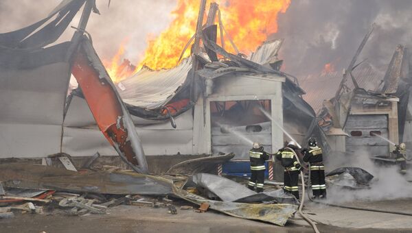 Тушение пожара на мебельном складе в Шпаковском районе Ставрополья