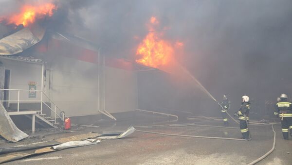 Тушение пожара на мебельном складе в Шпаковском районе Ставрополья