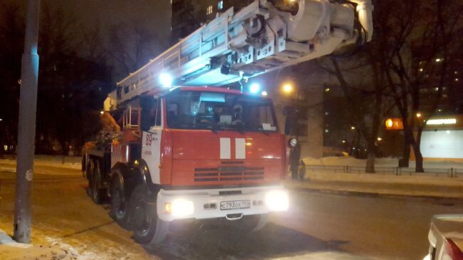 Пожарная техника у жилого дома в Москве