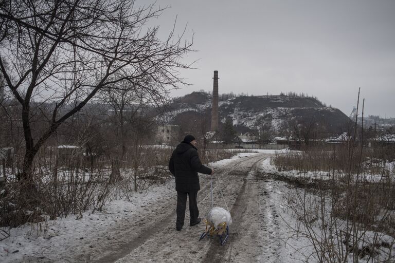 Мужчина на окраине Донецка