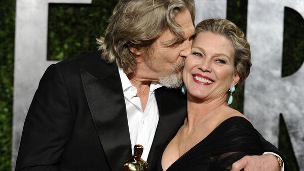 Актер Джефф Бриджес с супругой Сьюзан Гестон  на вечеринке Vanity Fair Oscar в Западном Голливуде