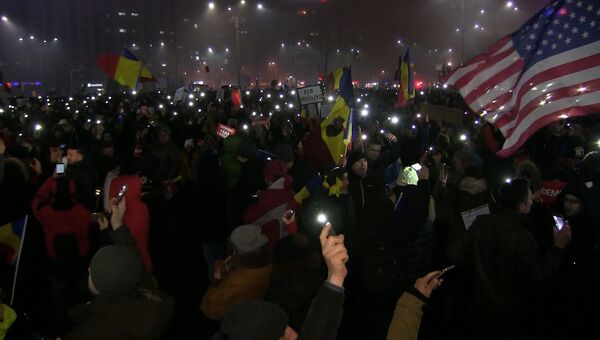 Румыны с барабанами и вувузелами требовали отставки кабмина на митинге