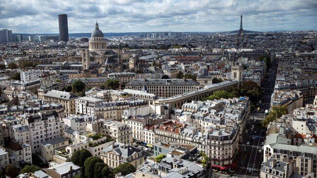 Париж с высоты причьего полета. Архивное фото