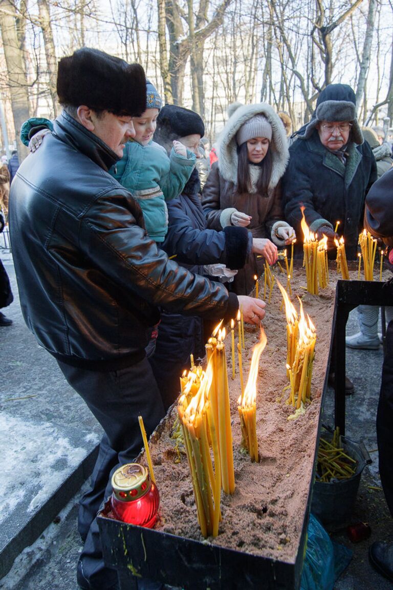 Поклонение покровительнице Санкт-Петербурга блаженной Ксении Петербургской на Смоленском кладбище