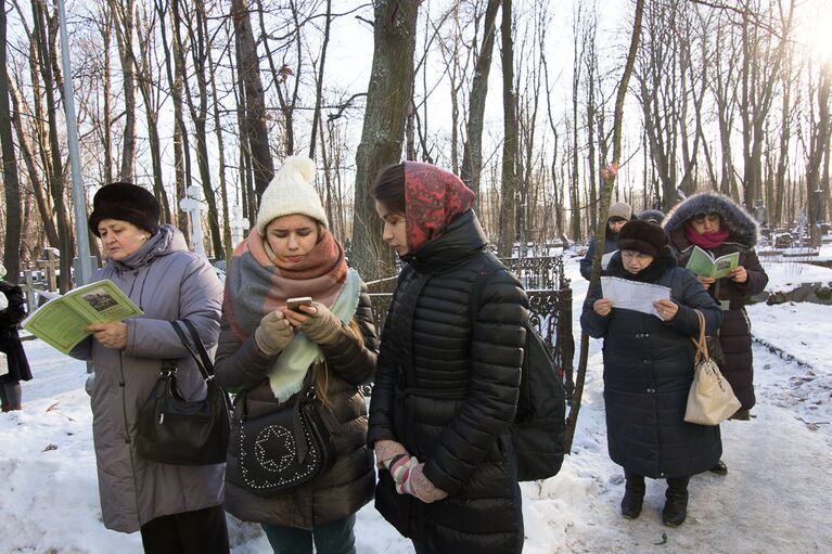 Поклонение покровительнице Санкт-Петербурга блаженной Ксении Петербургской на Смоленском кладбище