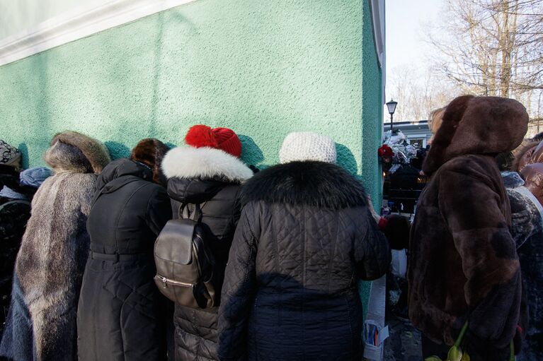 Поклонение покровительнице Санкт-Петербурга блаженной Ксении Петербургской на Смоленском кладбище