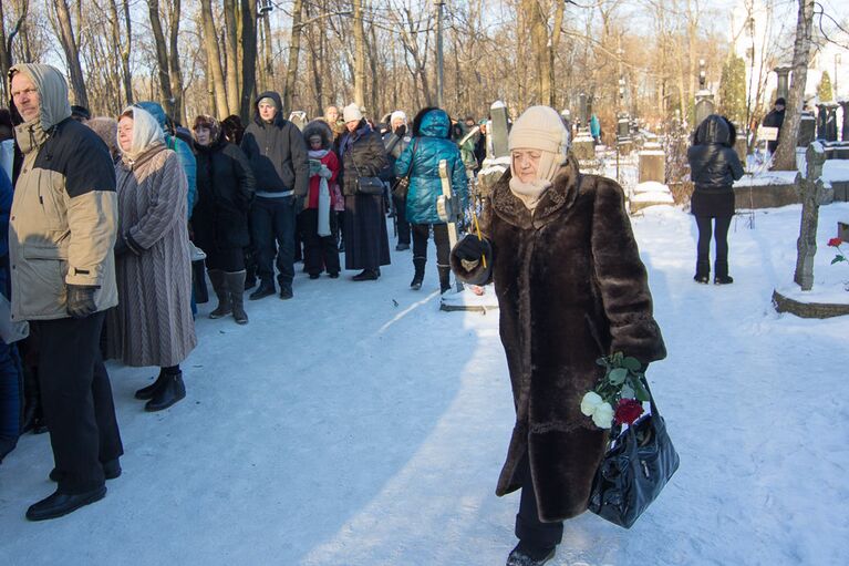 Поклонение покровительнице Санкт-Петербурга блаженной Ксении Петербургской на Смоленском кладбище