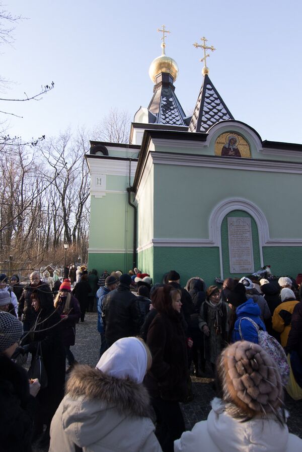 Поклонение покровительнице Санкт-Петербурга блаженной Ксении Петербургской на Смоленском кладбище