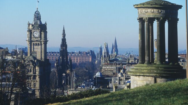 Монумент шотландскому философу Дугалду Стюарту на холме Кэлтон-хилл в Эдинбурге. Архивное фото