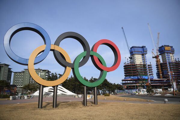 Олимпийские кольца в олимпийском парке в Пхенчхане