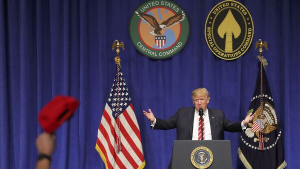 Дональд Трамп во время выступления в штаб-квартире центрального командования Вооруженных сил США во Флориде. 6 февраля 2017 года