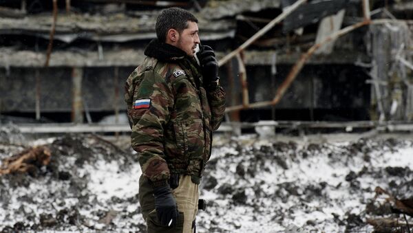 Ополченец ДНР с позывным Гиви в аэропорту Донецка